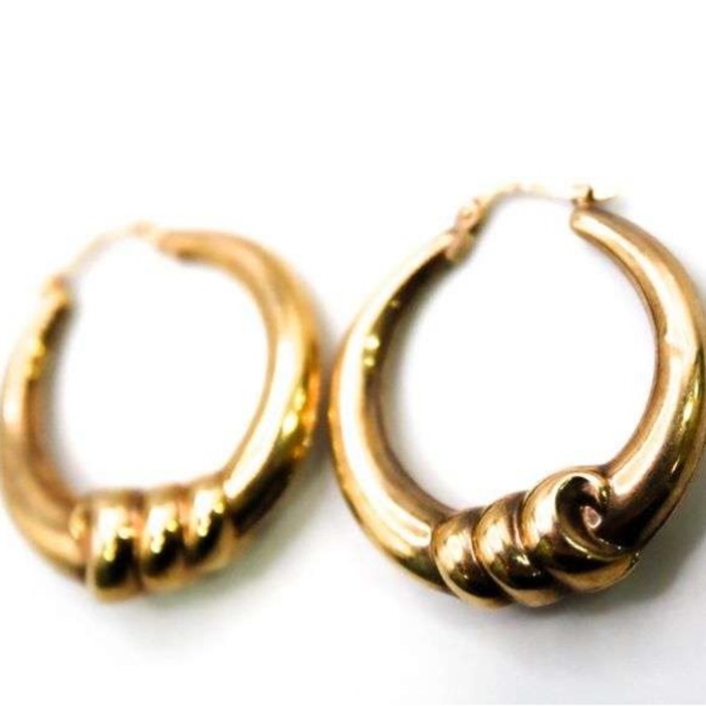 Vintage 14k gold thick lightweight medium hoops with a twist